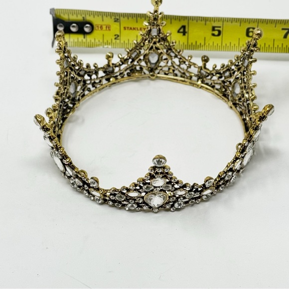 A stunning CROWN! Vintage one of a kind bridal crown for wedding veil decor - Picture 2 of 8